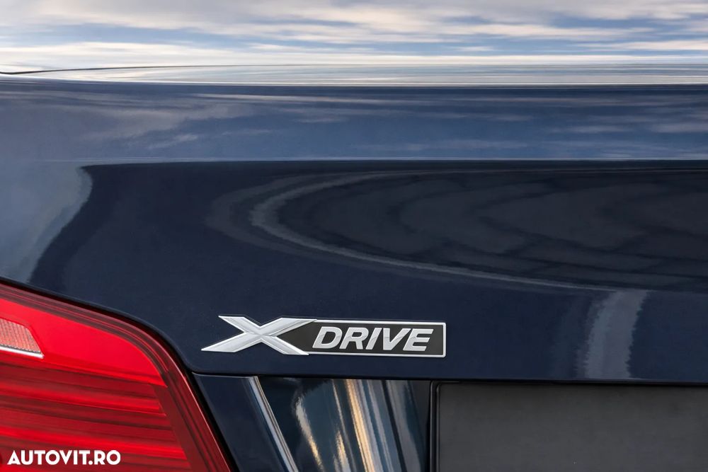 BMW Seria 5 525d xDrive Aut. Luxury Line - 34