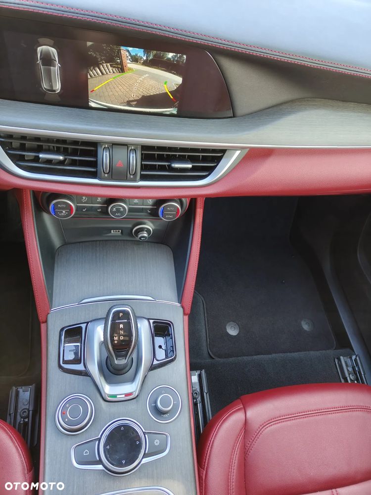 Alfa Romeo Stelvio 2.0 Turbo 16V AT8-Q4 Veloce Ti - 9