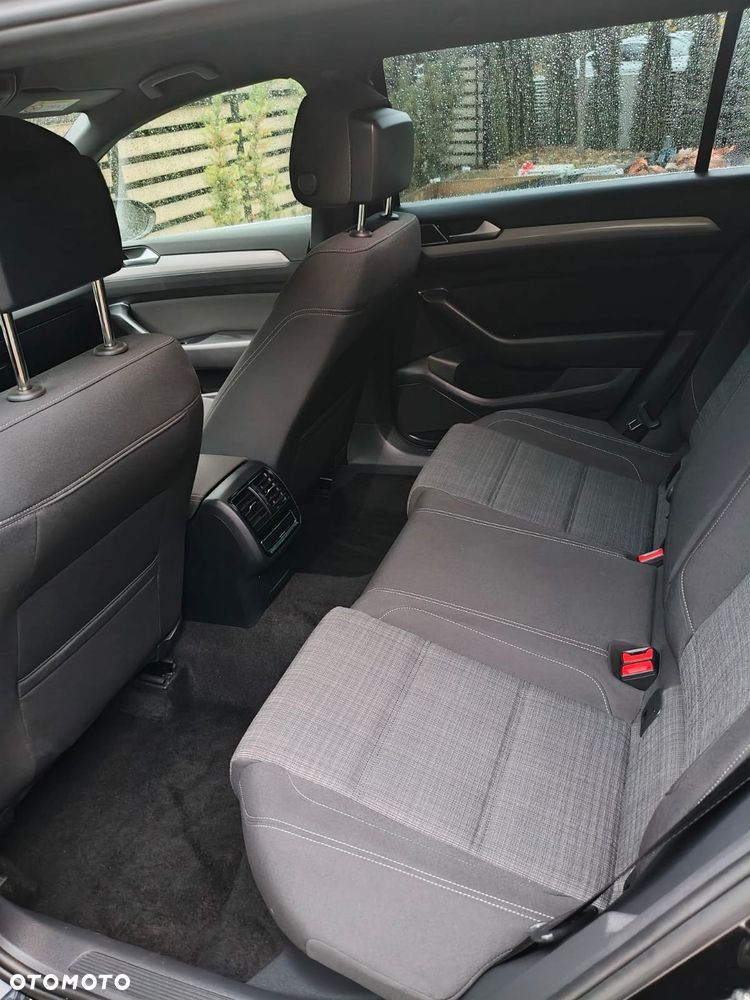 Volkswagen Passat 2.0 TDI SCR DSG Business - 14