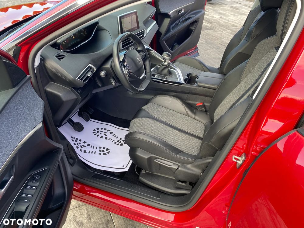 Peugeot 3008 1.2 PureTech Allure S&S - 5