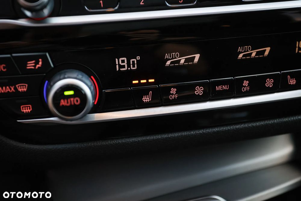 BMW Seria 5 520d xDrive M Sport sport - 32