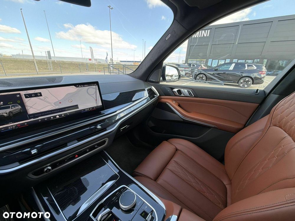 BMW X7 - 24