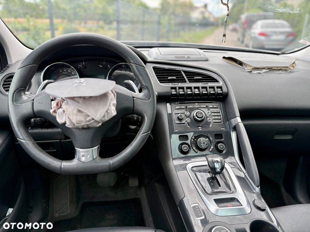 Peugeot 3008 Hybrid4 - 12