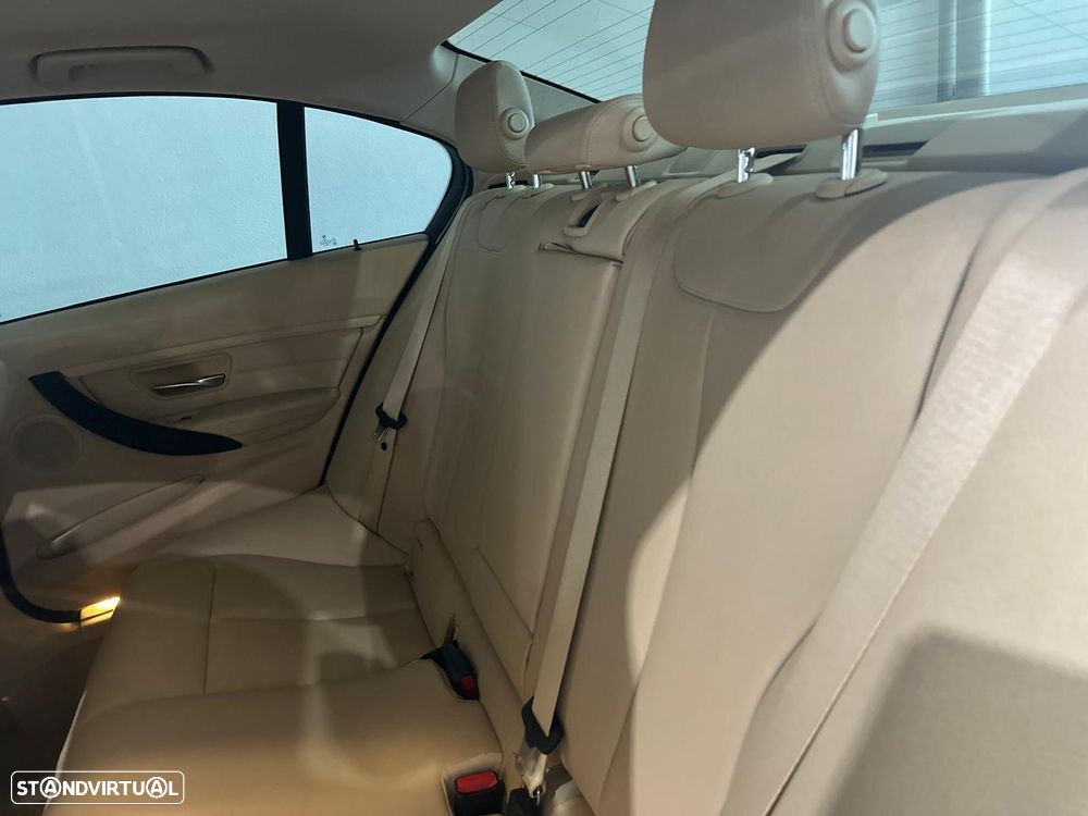 BMW 328 i Auto Pack M - 59