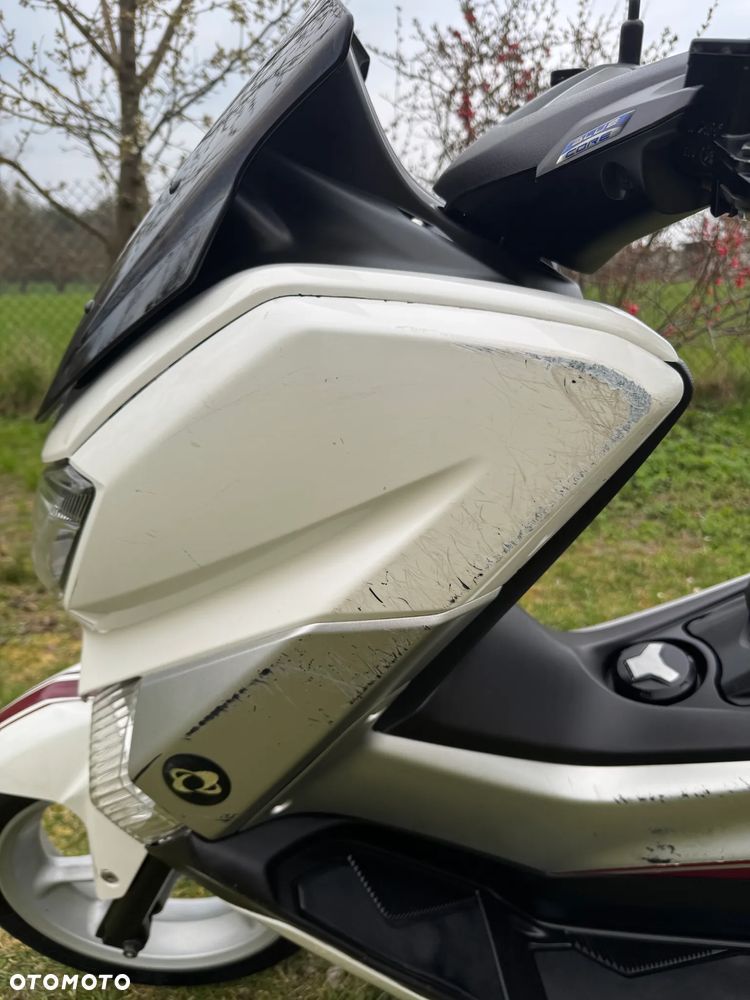 Yamaha NMAX - 16