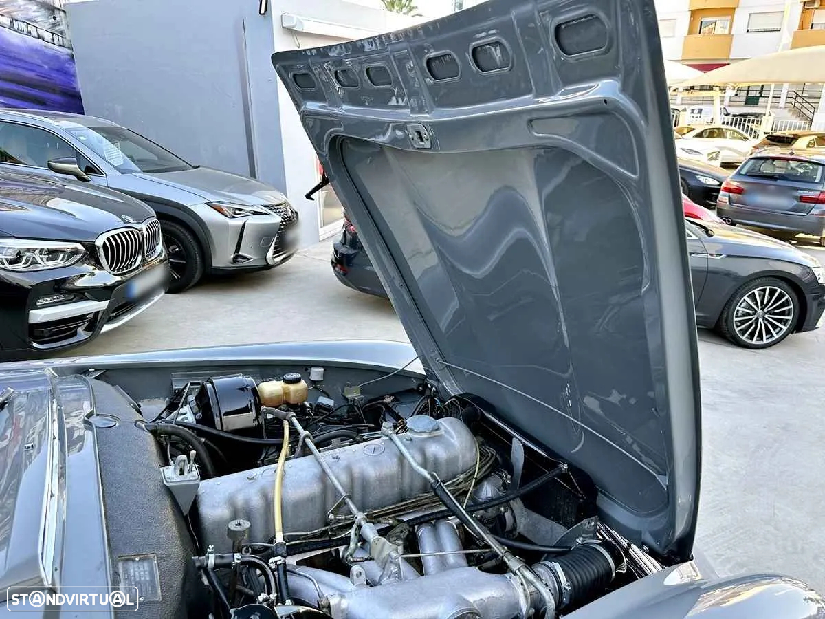 Mercedes-Benz 230 - 40