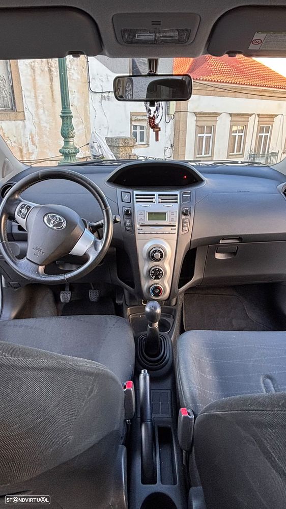 Toyota Yaris 1.0 VVT-i AC Manual - 1