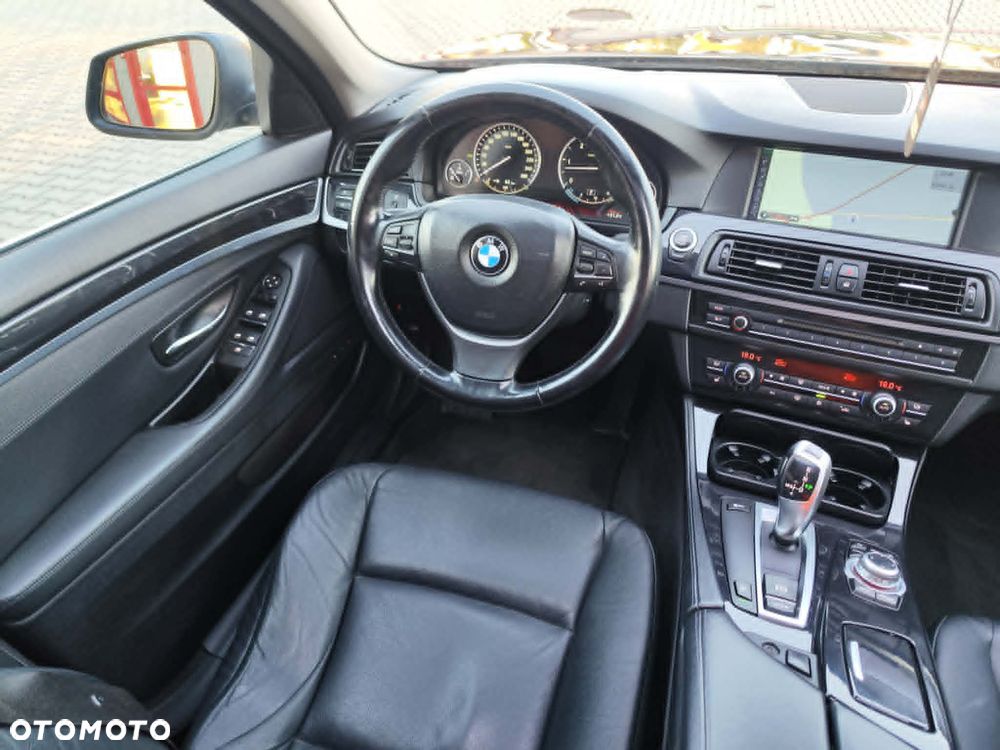 BMW Seria 5 525d - 30