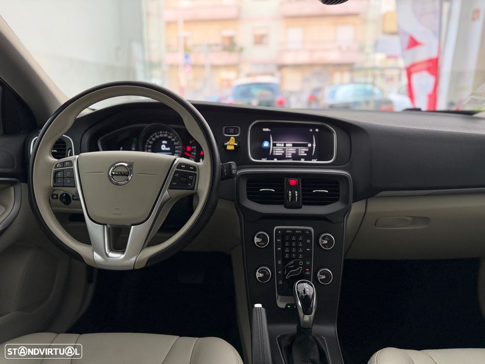 Volvo V40 2.0 D2 Momentum Geartronic - 20