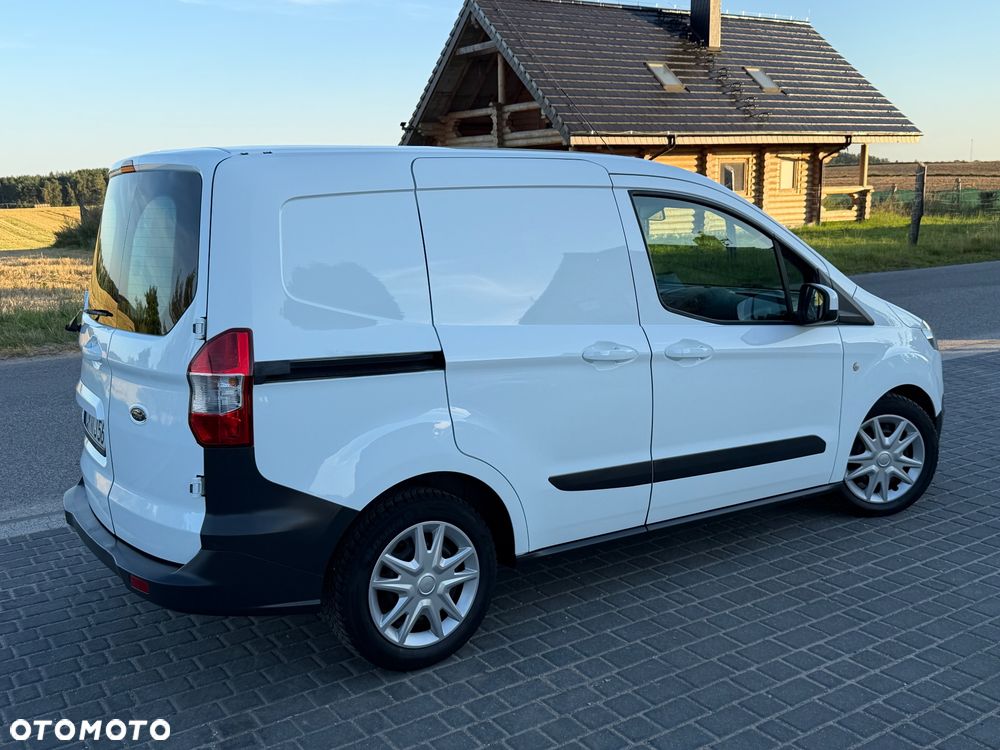 Ford Transit Courier - 23