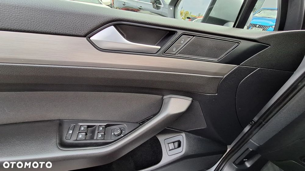 Volkswagen Passat - 15