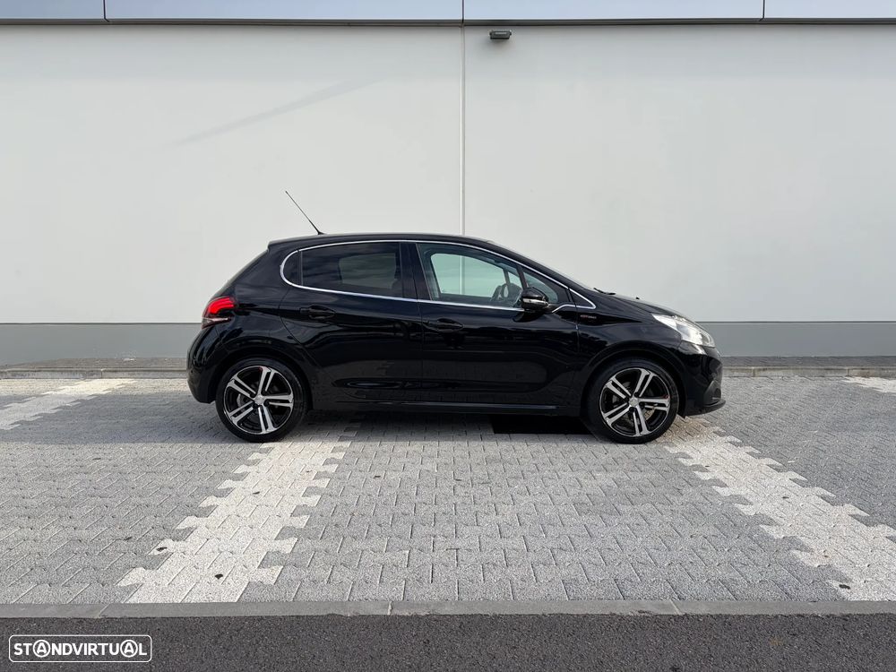 Peugeot 208 - 4