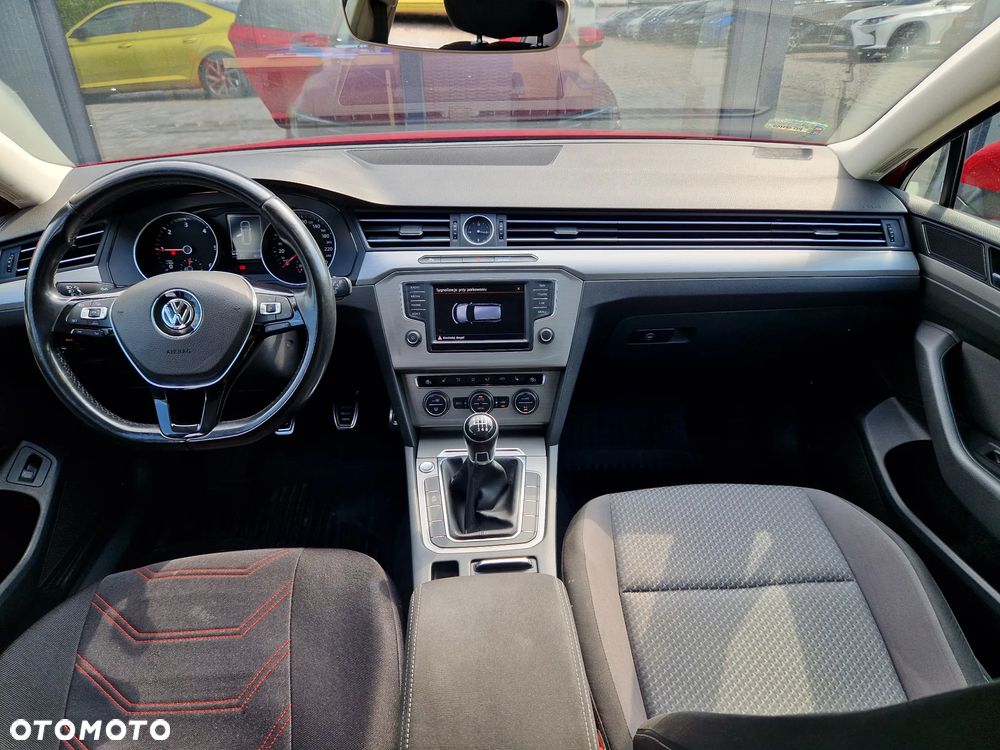 Volkswagen Passat 1.6 TDI (BlueMotion Technology) Trendline - 13