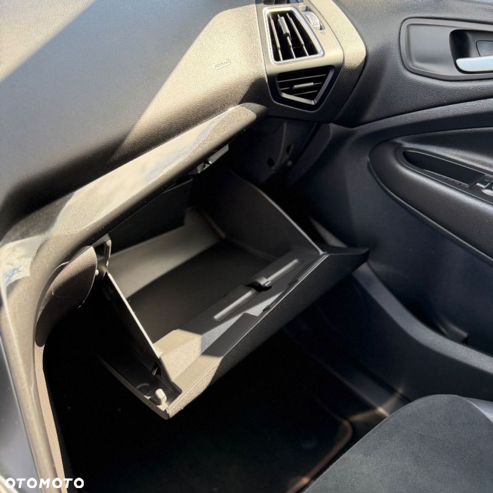 Ford Kuga - 33
