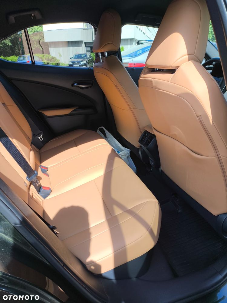 Lexus UX - 8