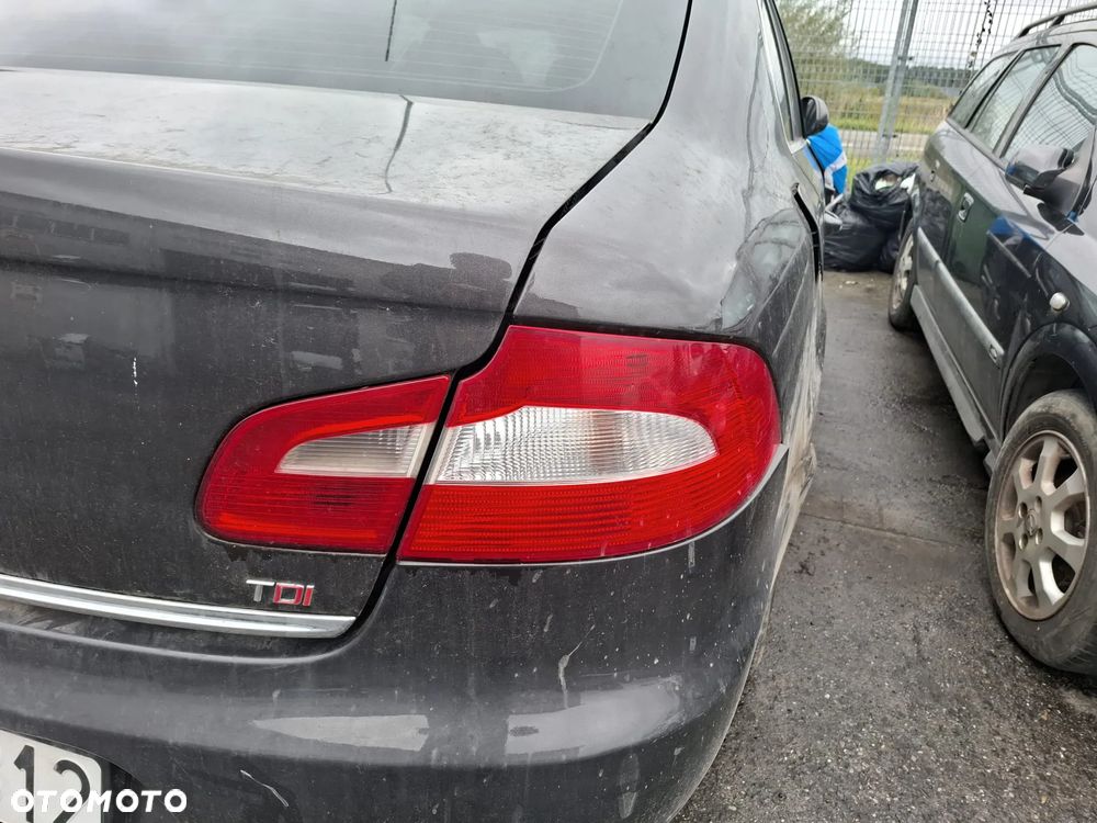 lampa prawa tył tylnia tylna europa skoda superb II