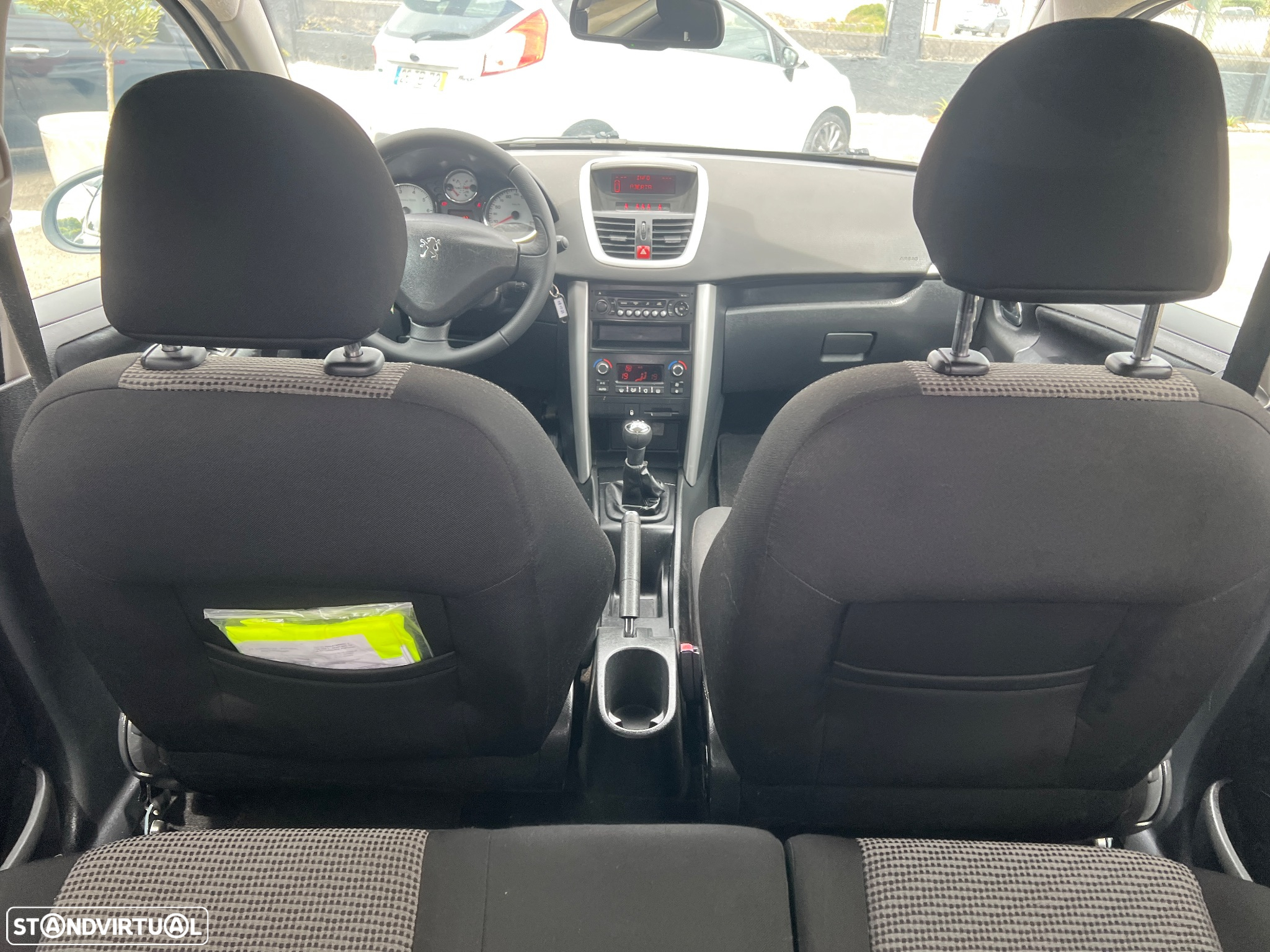 Peugeot 207 1.4 16V SE Sportium - 19