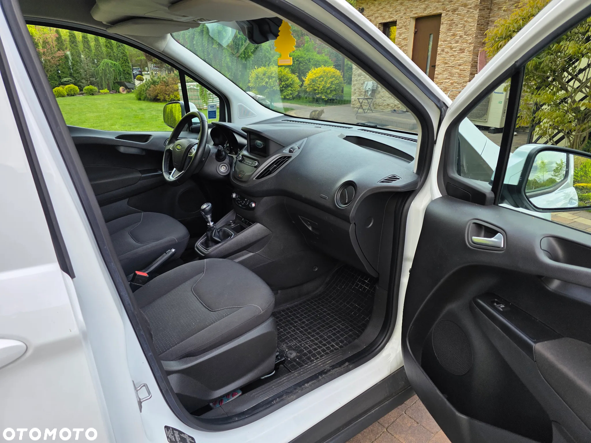 Ford Transit Courier - 9