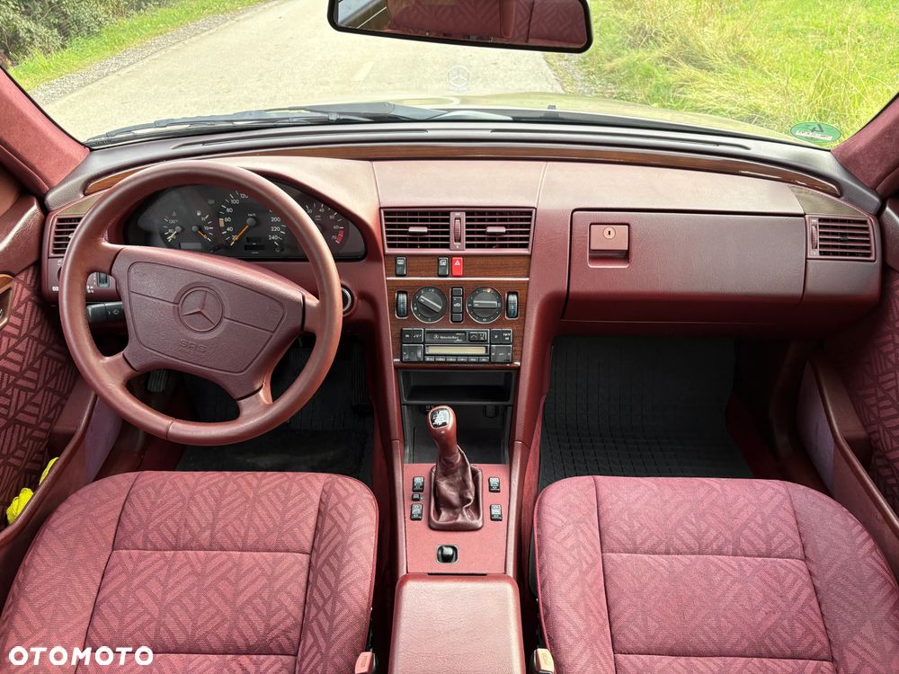 Mercedes-Benz Klasa C 180 Elegance - 11