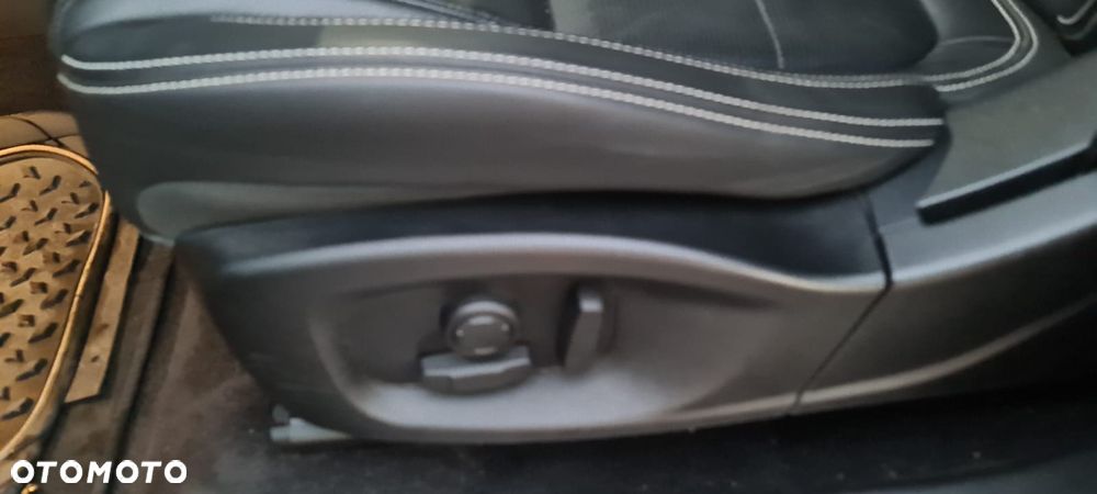 Jaguar E-Pace D165 R-Dynamic - 12