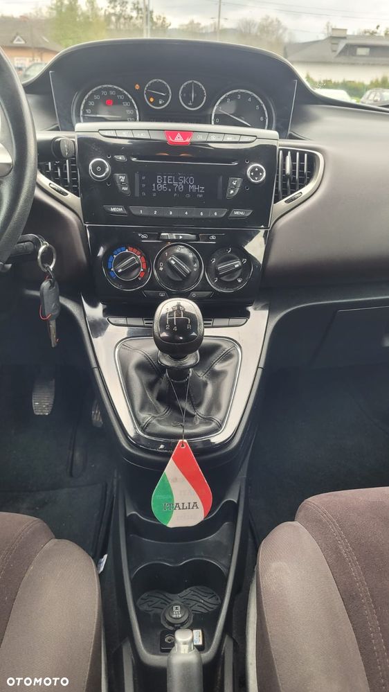 Lancia Ypsilon Y 1.2 8v Silver - 17
