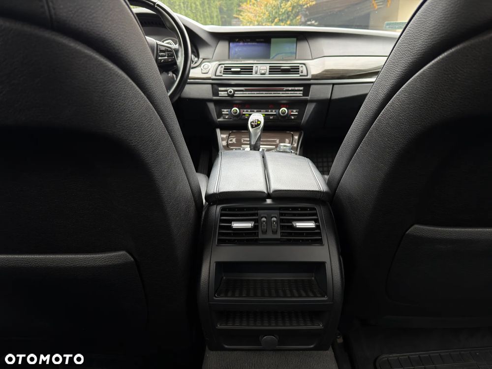 BMW Seria 5 525d xDrive Luxury Line - 23