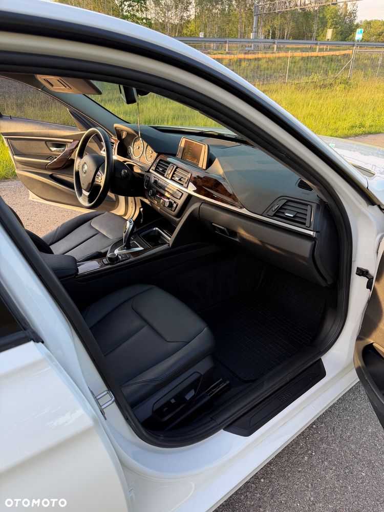 BMW Seria 3 320i - 9