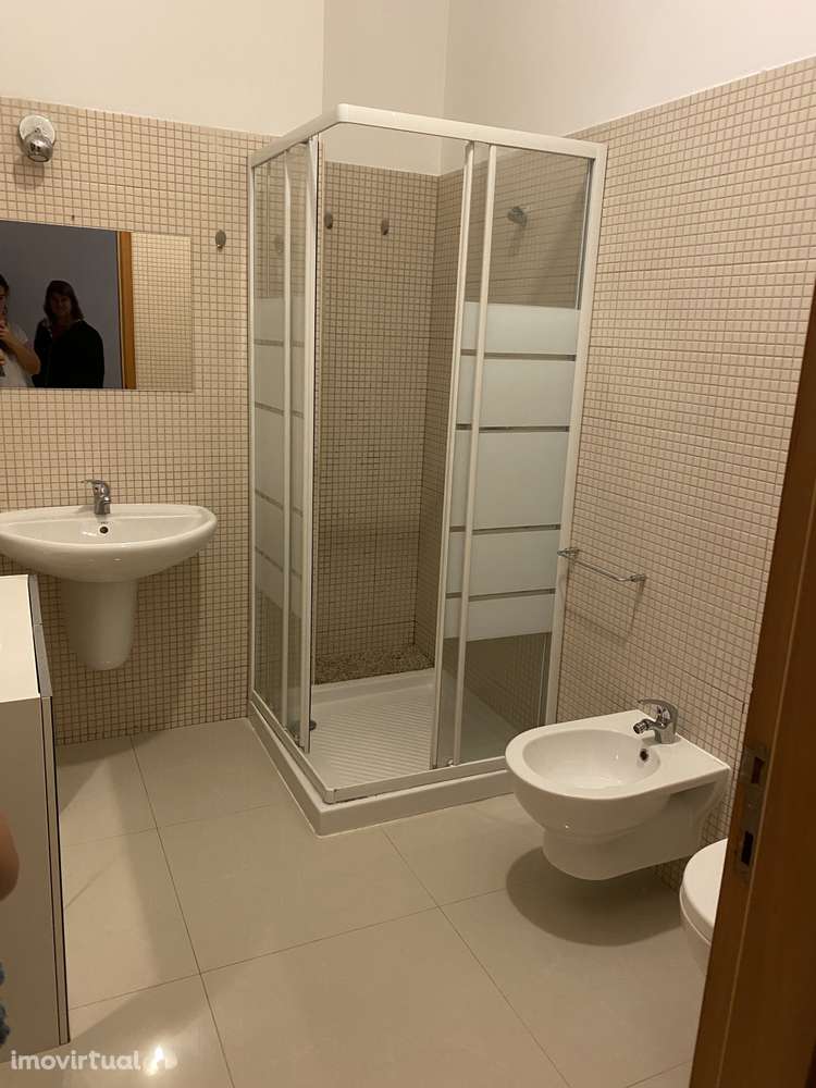 Quarto duplo em edifício com mobília e internet em Braga - Grande imagem: 2/8