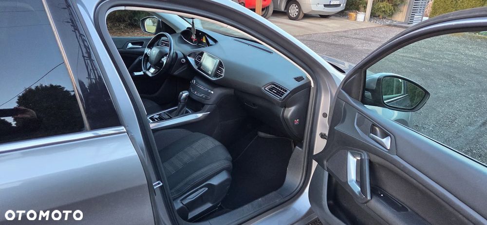 Peugeot 308 - 8