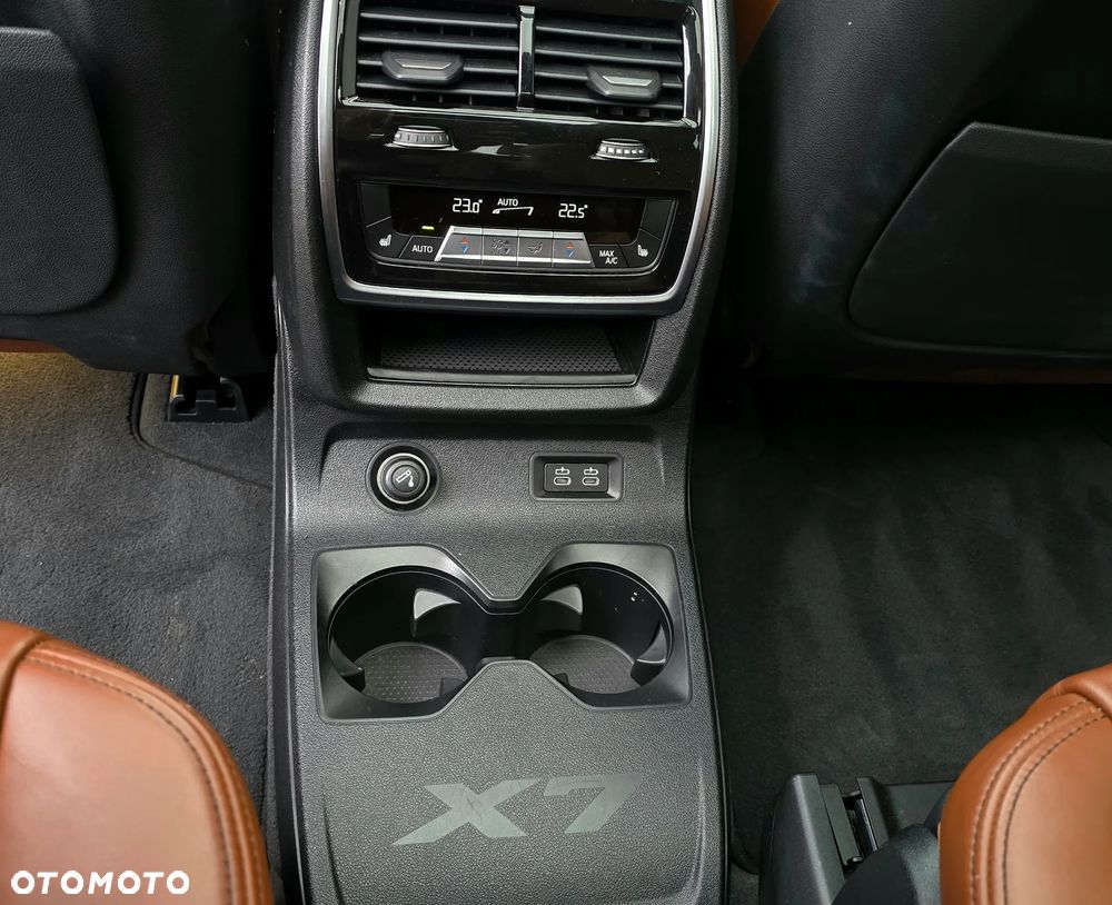 BMW X7 xDrive40i - 16