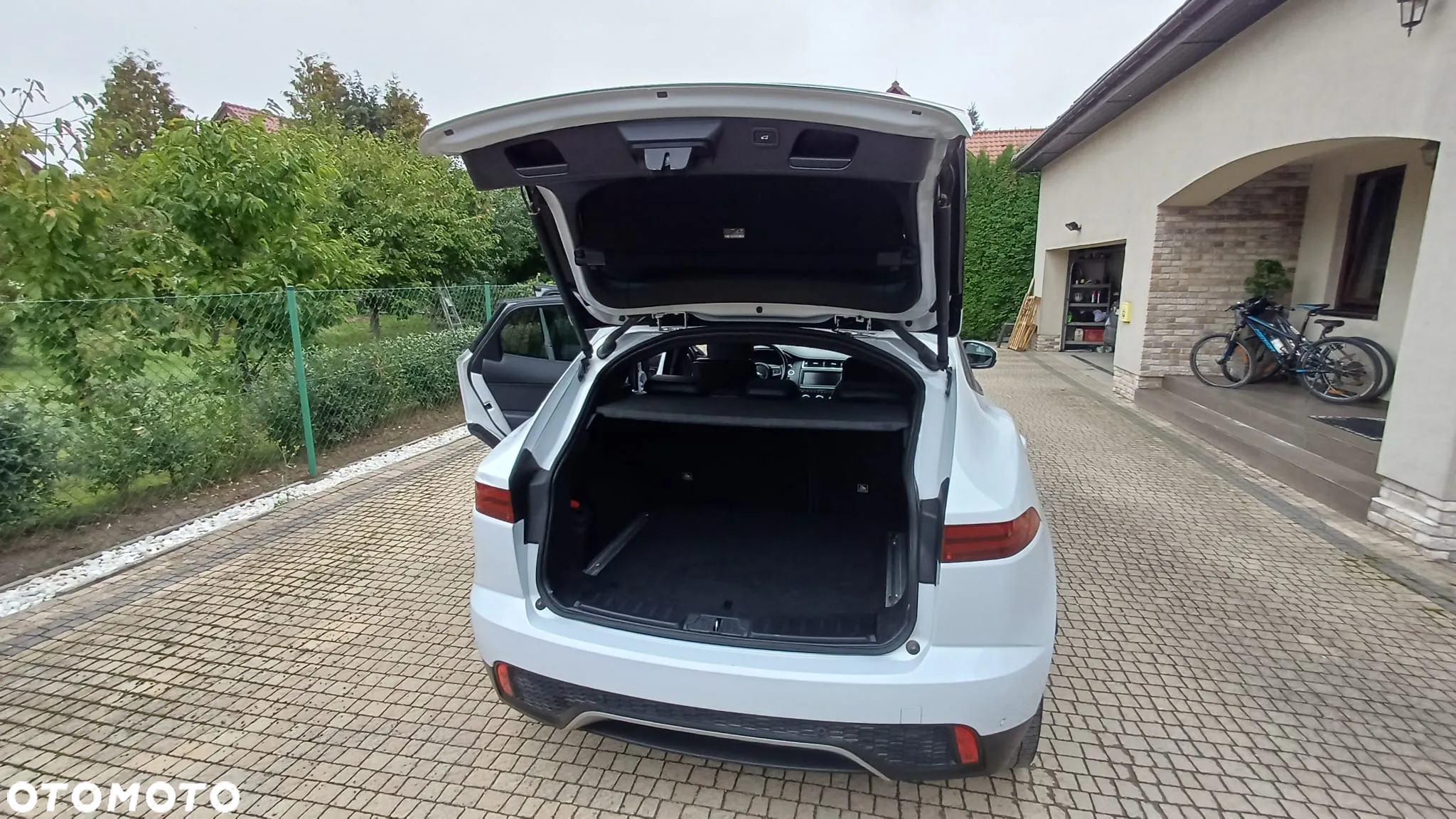 Jaguar E-Pace 2.0 i4D AWD SE - 2