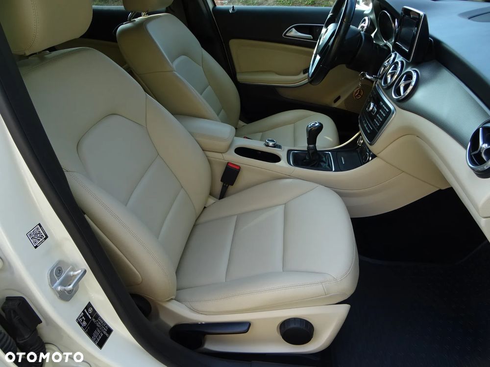 Mercedes-Benz GLA 180 (CDI) d - 18