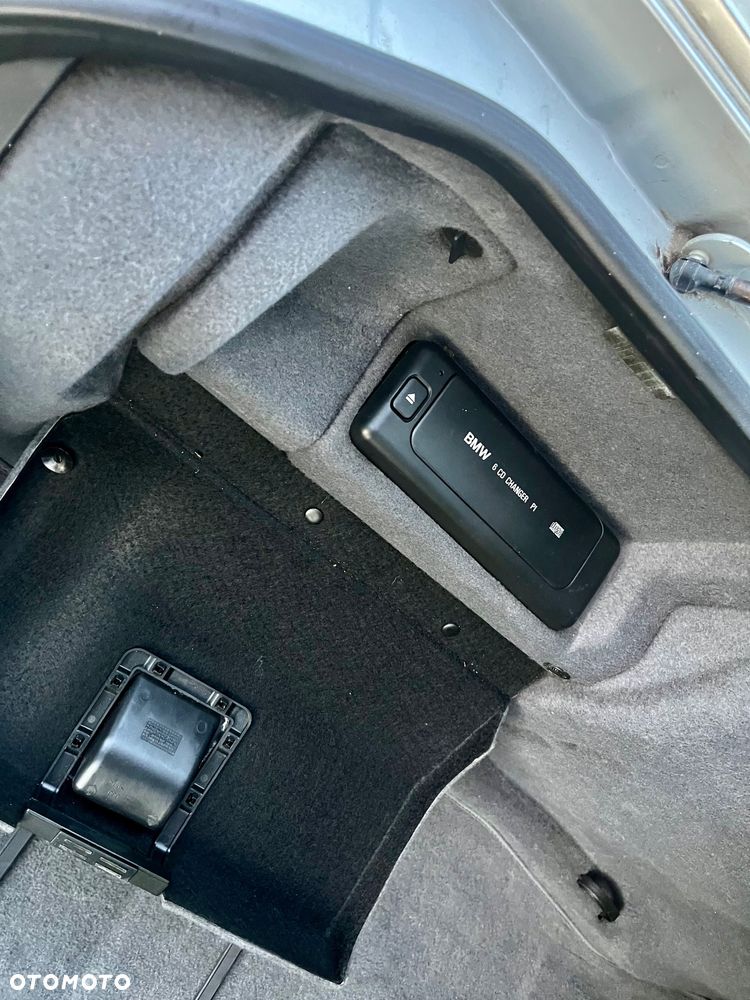 BMW Seria 7 735i L - 37