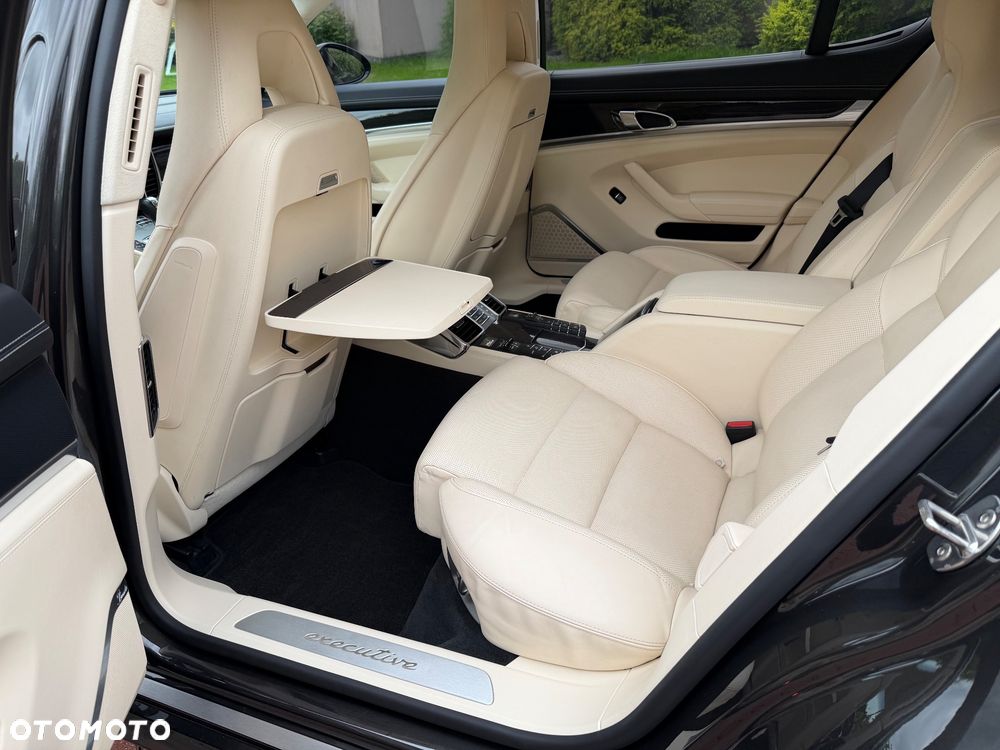 Porsche Panamera Turbo Executive - 26