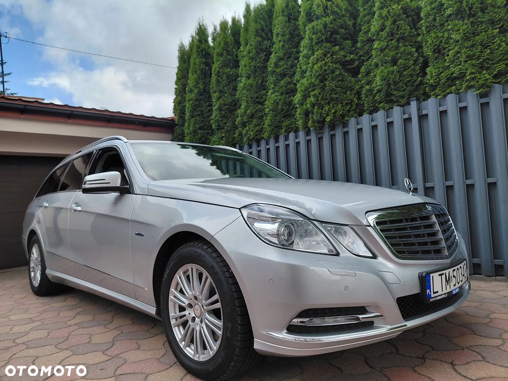 Mercedes-Benz Klasa E 300 CDI DPF BlueEFFICIENCY 7G-TRONIC Elegance - 2
