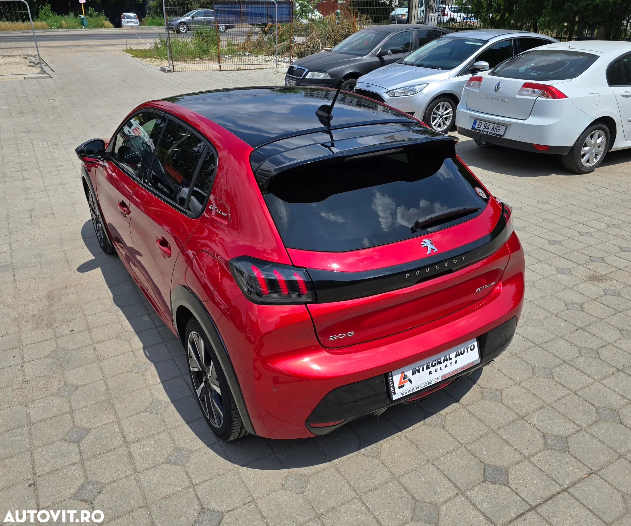 Peugeot 208 1.2 L PureTech STT EAT8 GT Line - 30
