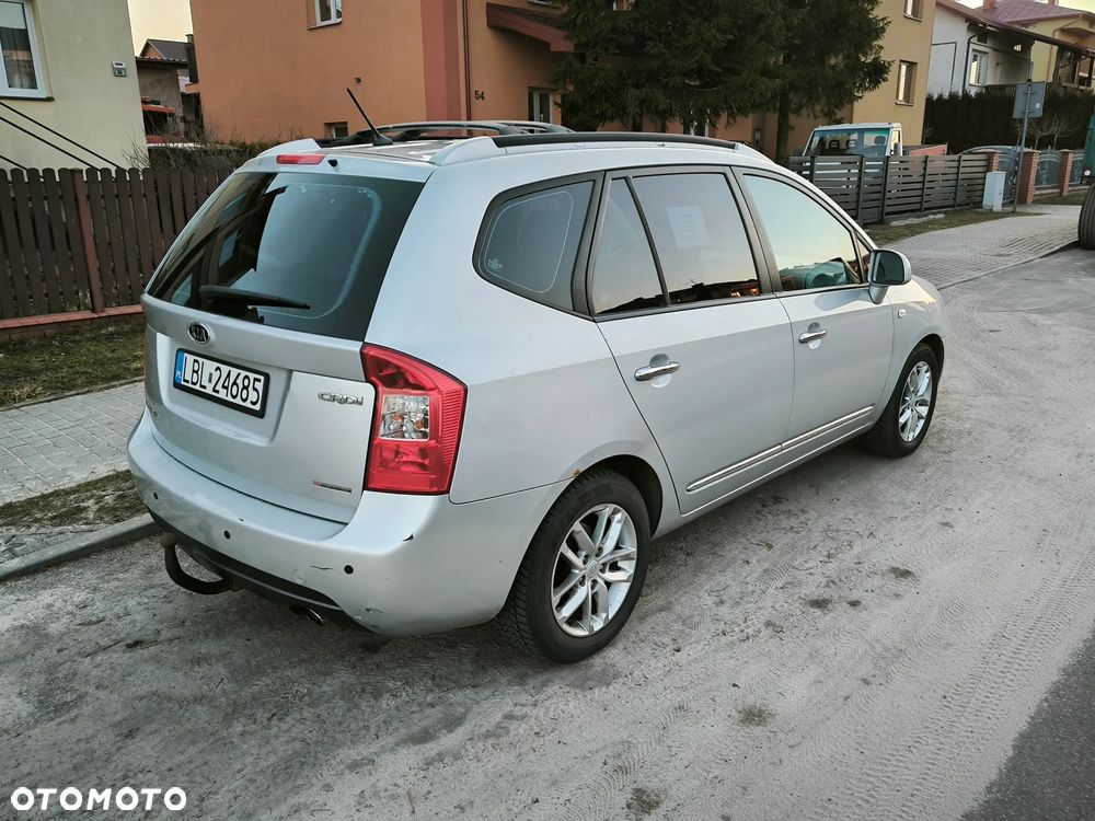 Kia Carens - 4