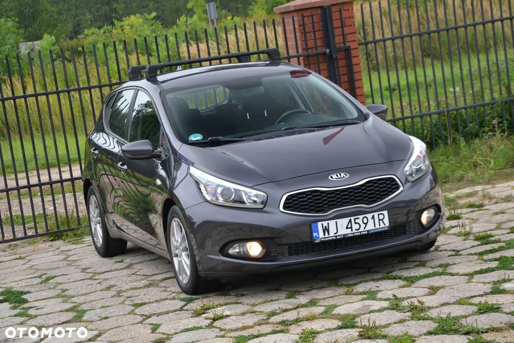 Kia Ceed 1.6 GDI Dream Team Edition - 12