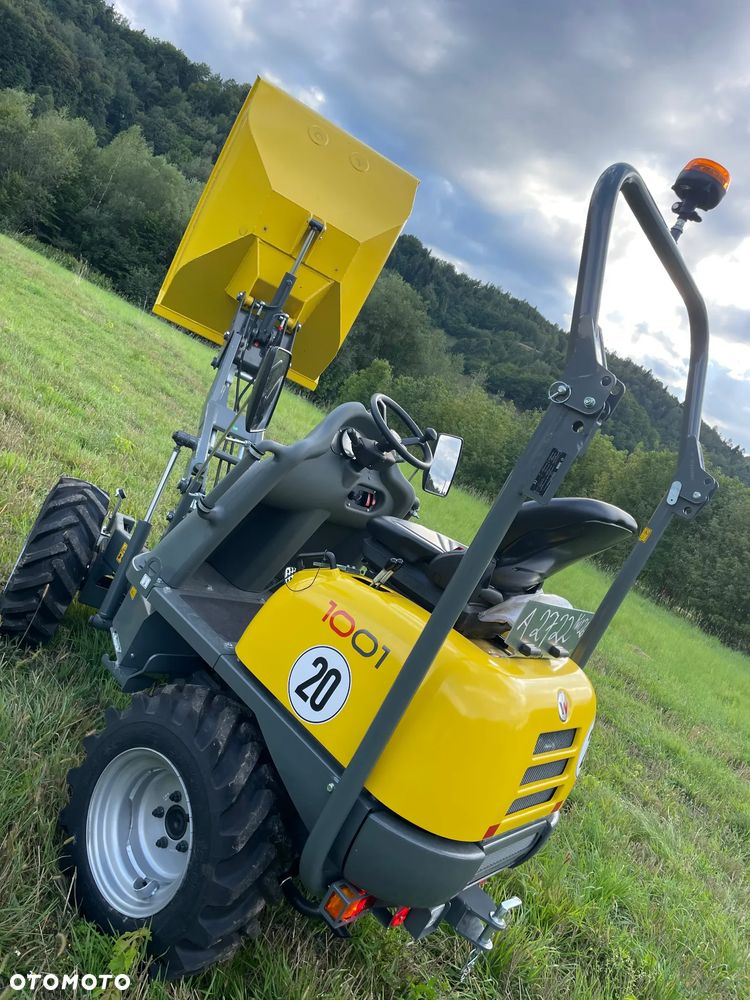 Wacker Neuson D01 1001 Nowe Wozidło Budowlane Rolnicze 4x4. Ładowność 1 tona. Wysokie podnoszenie+KIPER Wysoki! Maszyna sprowadzona z Norwegii. Jest to nowa maszyna przebieg 4.4 mtg.  Kupione w Norweskim salonie z Ekspozycji sklepowej! Stało tylko na pokaz! Silnik Yanmar 3cyl. Potężna moc a maszyna bardzo mała i zwinna. Szybka wolna jazda. Oświetlenie rozbudowane. Wielka Okazja! Jazda Rewers. Hydrostatic! Wielka Okazja - 24