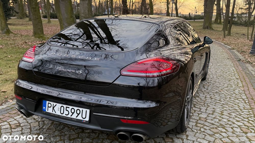 Porsche Panamera 4S - 24