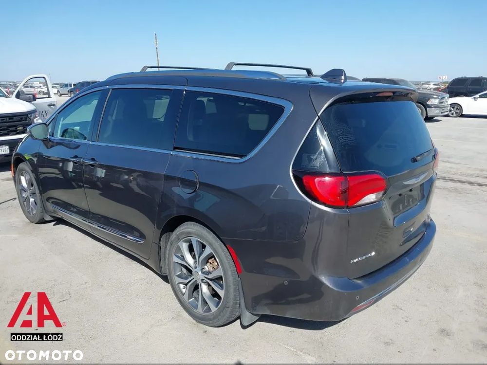 Chrysler Pacifica - 2