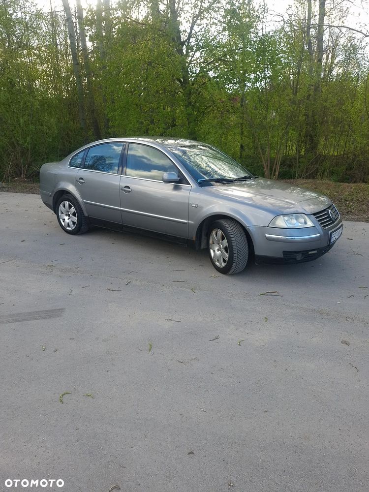 Volkswagen Passat 1.9 TDI Highline - 1