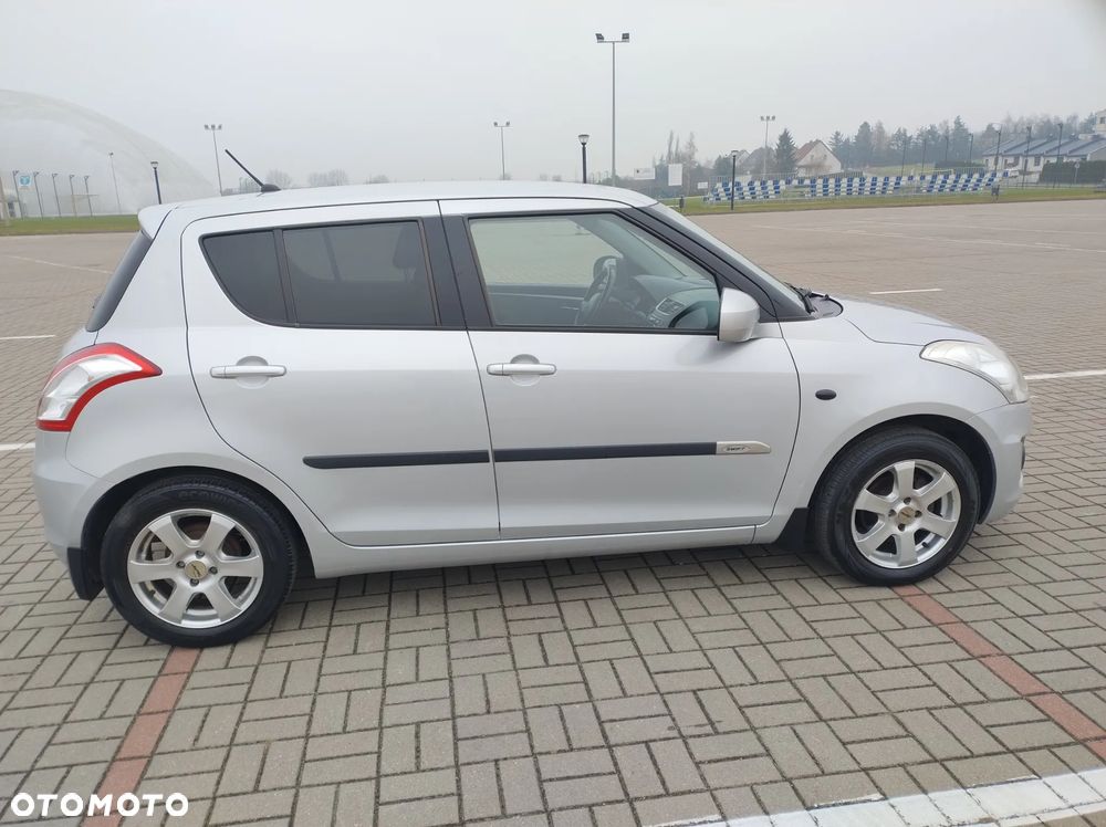 Suzuki Swift - 4