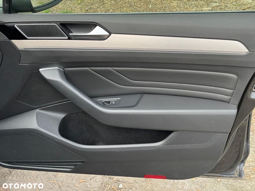 Volkswagen Passat 2.0 TDI EVO Elegance DSG - 21
