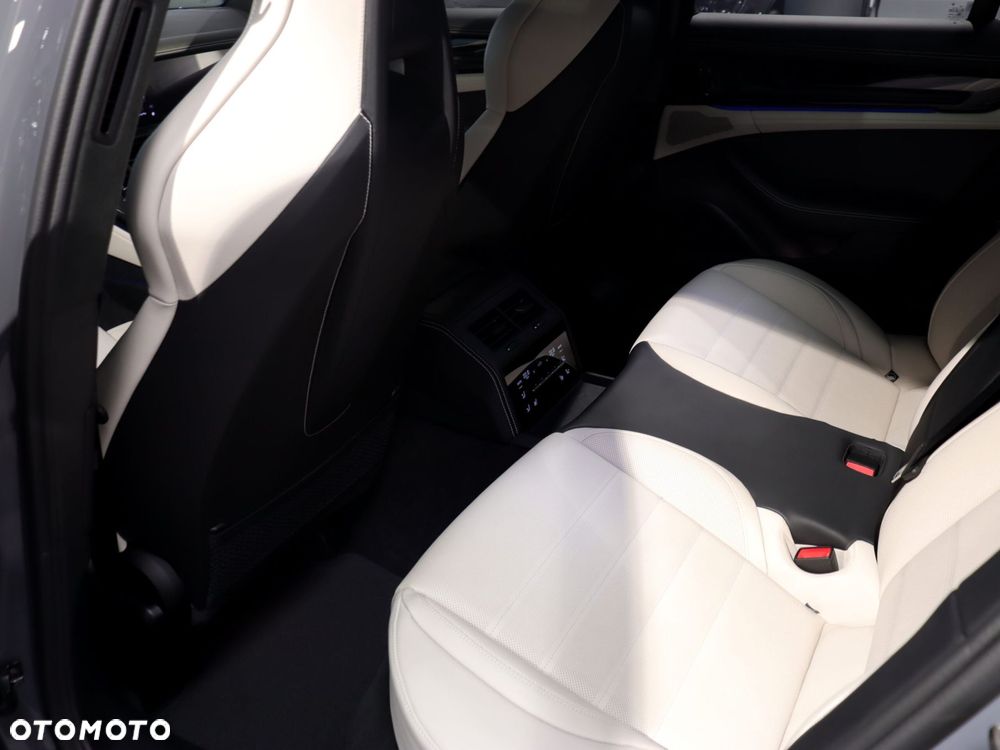 Porsche Panamera 4 E-Hybrid PHEV - 30