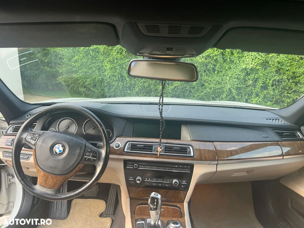 BMW Seria 7 730d Aut. - 9