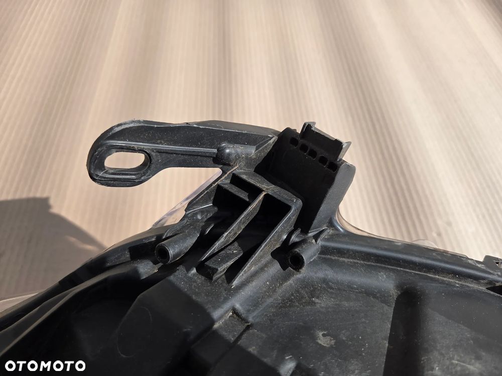 Lampa przednia prawa Peugeot 208 I LIFT  9810805880 - 10