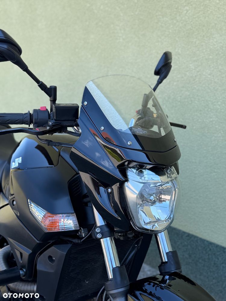 Suzuki GSR - 2