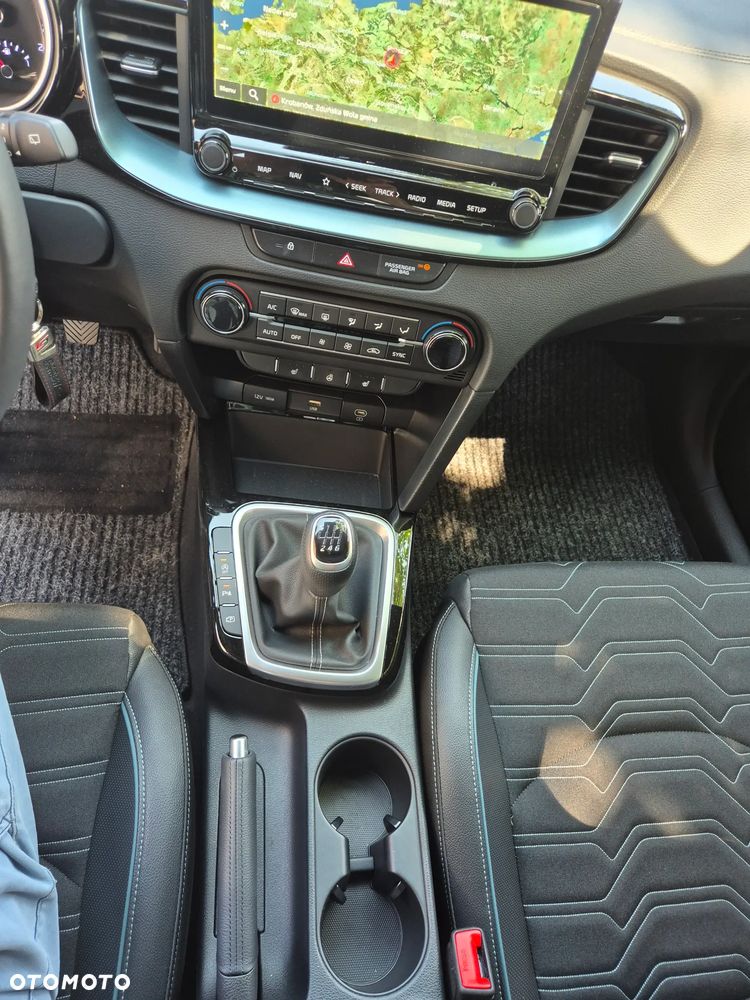 Kia Ceed - 10