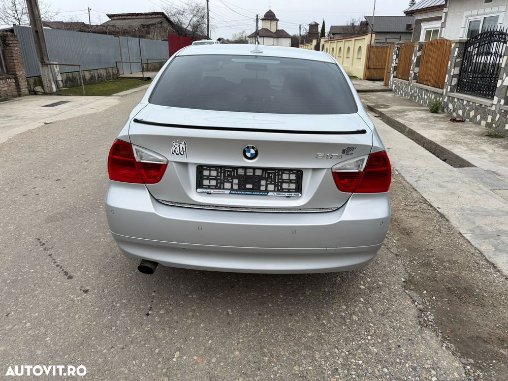BMW Seria 3 318i - 4